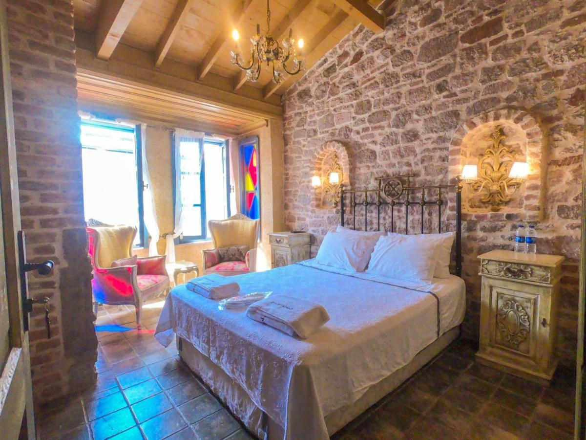Ziyabey Konagi Hotel Ayvalik Bagian luar foto